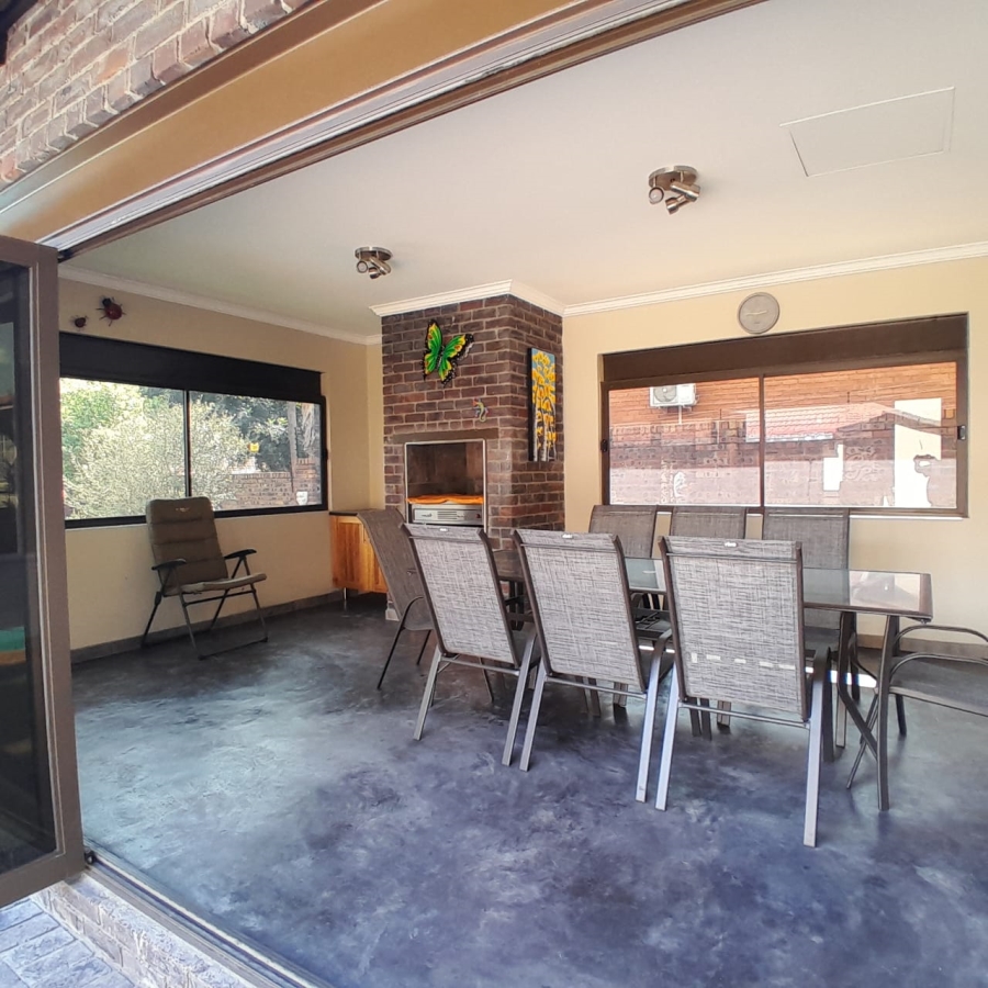 3 Bedroom Property for Sale in Safari Gardens North West